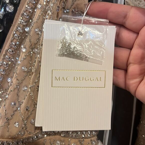 NWT Mac Duggal 93701 Embellished Plunge Neck Sleeveless Gown Size 6 - Picture 11 of 15